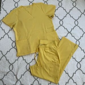 Mandala Scrubs Butter Yellow Scrub Set Women’s Size XL